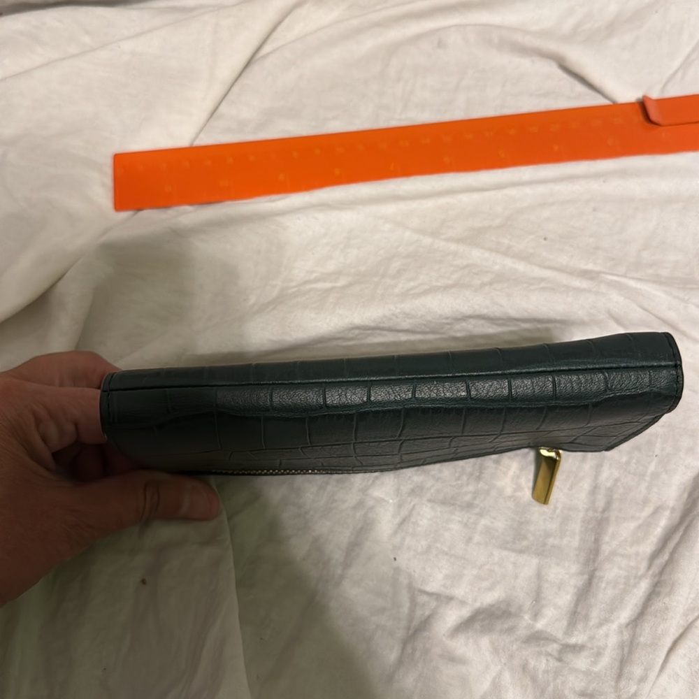 Fossil Croc-Embossed Wallet with Gold Accent - Picture 4 of 5